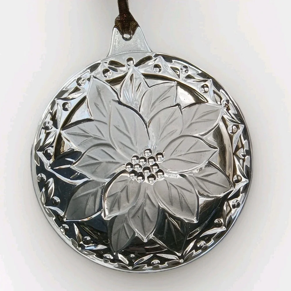Vintage Glass Cut Crystal Mikasa‎ JAPAN Poinsettia Christmas Tree Ornament